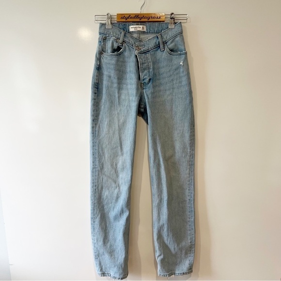 Abercrombie & Fitch High Rise Dad Jean Light With Criss-Cross Waistband - Picture 5 of 14